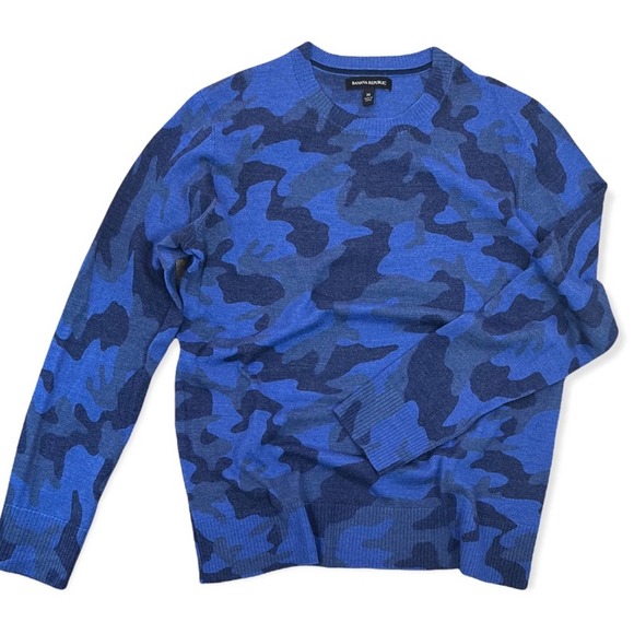 Banana Republic Other - BANANA REPUBLIC Blue Merino Wool Camouflage Pullover Sweater Men's Size Medium